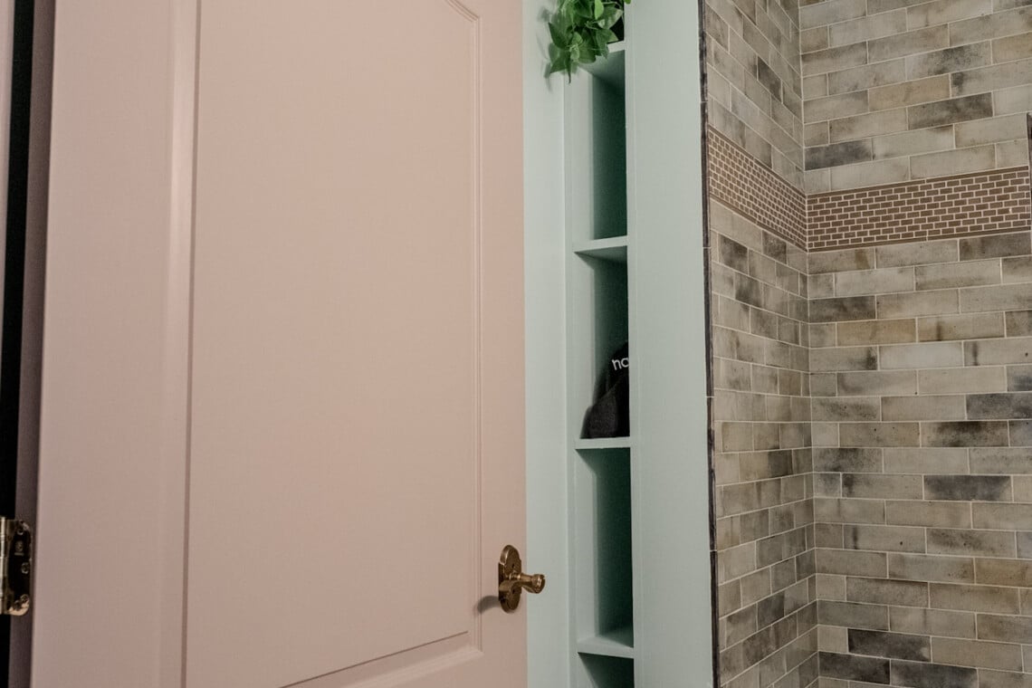 The Oaks Bathroom #5 En Suite with Tub & Shower