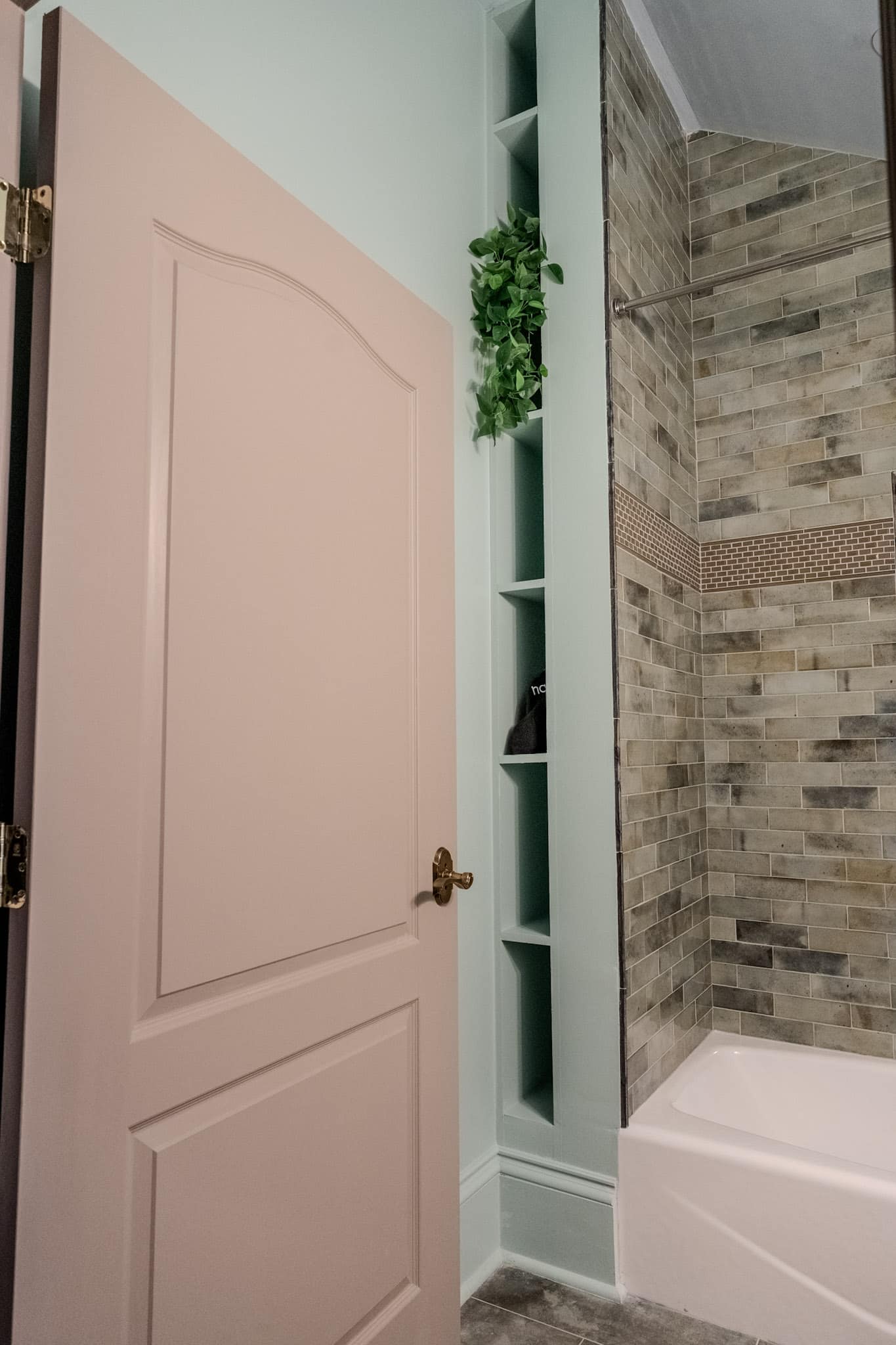 The Oaks Bathroom #5 En Suite with Tub & Shower